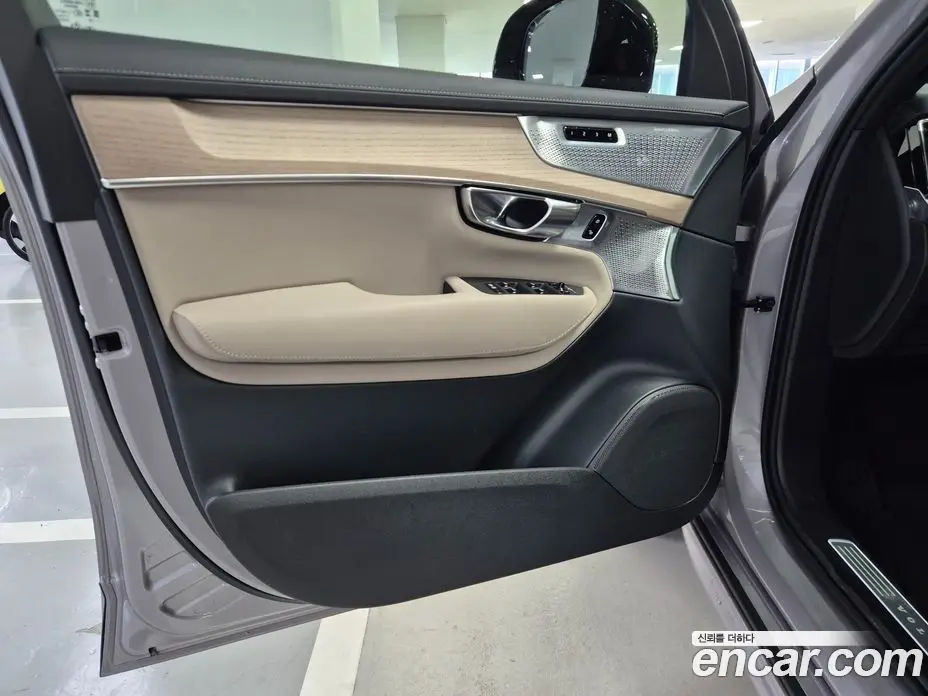 Volvo XC90 2025 2.0 автомат (гидро), фото 10