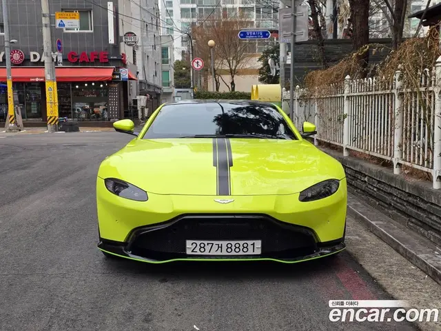 Aston Martin Vantage 2018 4.0 автомат (гидро), миниатюра 2