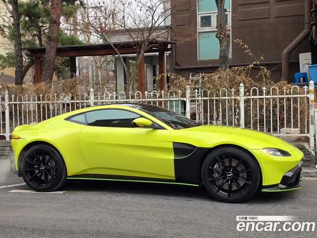 Aston Martin Vantage 2018 4.0 автомат (гидро), миниатюра 3