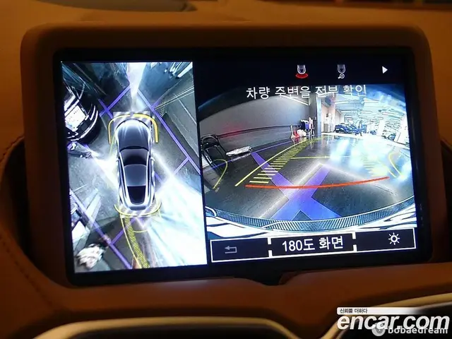 Aston Martin Vantage 2023 5.2 автомат (гидро), миниатюра 11