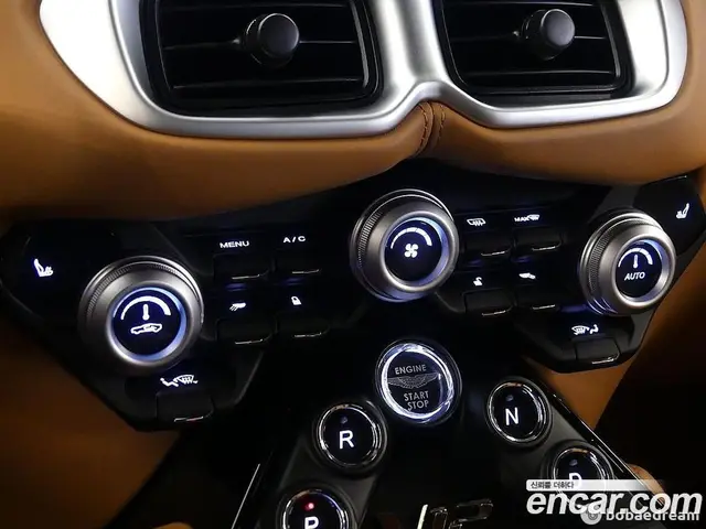 Aston Martin Vantage 2023 5.2 автомат (гидро), миниатюра 12