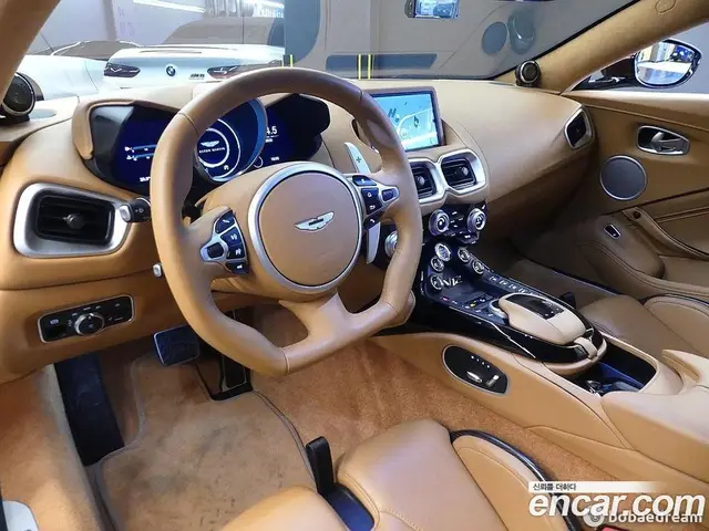 Aston Martin Vantage 2023 5.2 автомат (гидро), миниатюра 4