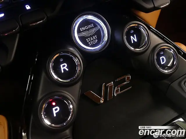 Aston Martin Vantage 2023 5.2 автомат (гидро), миниатюра 7