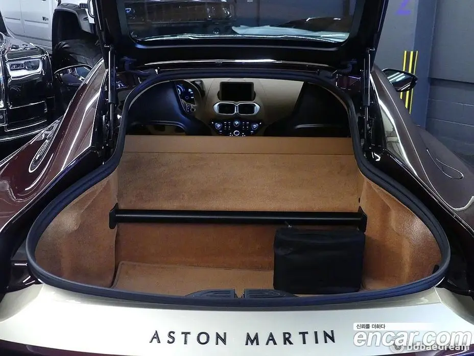 Aston Martin Vantage 2023 5.2 автомат (гидро), фото 9