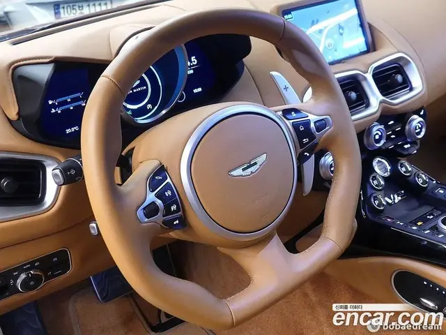 Aston Martin Vantage 2023 5.2 автомат (гидро), миниатюра 10