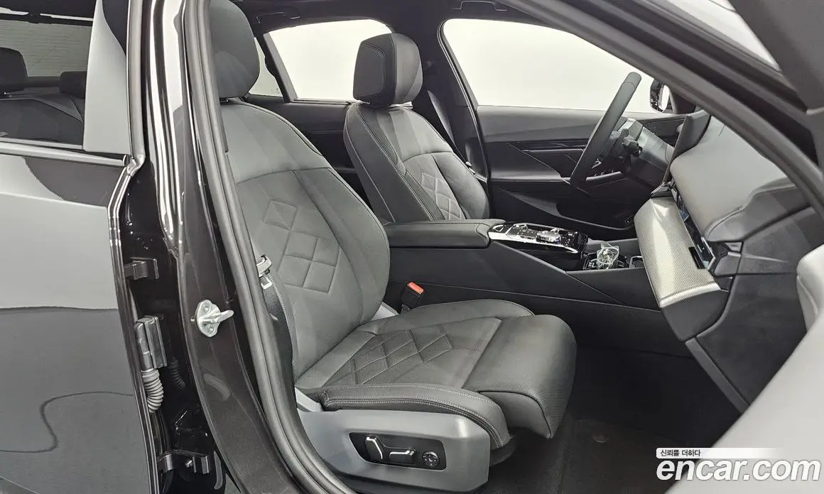BMW 5 серия 2025 2.0 автомат (гидро), фото 16