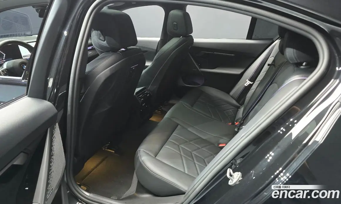 BMW 5 серия 2025 2.0 автомат (гидро), фото 12