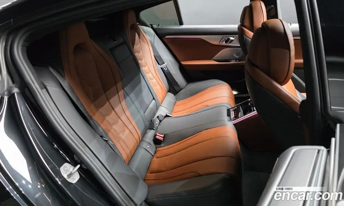 BMW 8 серия 2022 4.4 автомат (гидро), фото 17