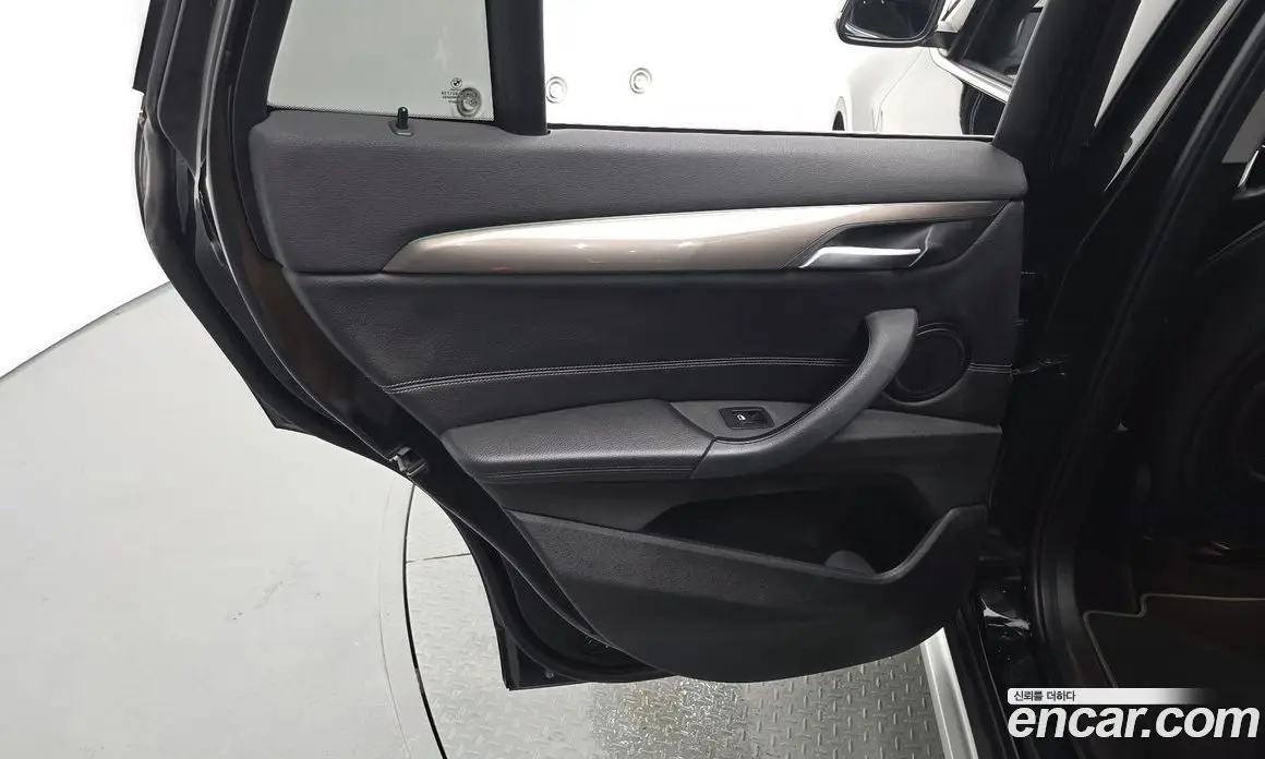 BMW X1 2020 2.0 автомат (гидро), фото 14