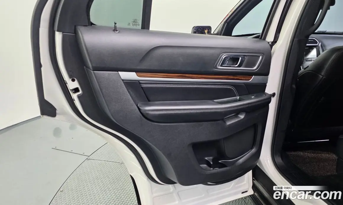 Ford Explorer 2018 2.3 автомат (гидро), фото 15