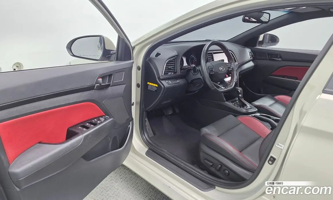 Hyundai Avante 2017 1.6 автомат (гидро), фото 13