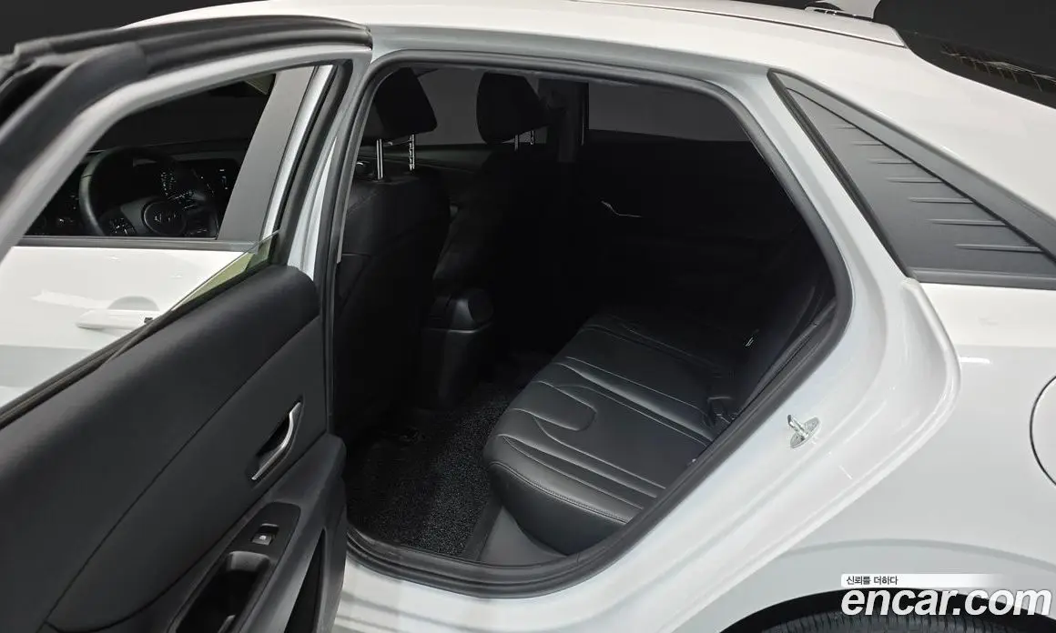 Hyundai Avante 2023 1.6 автомат (гидро), фото 11