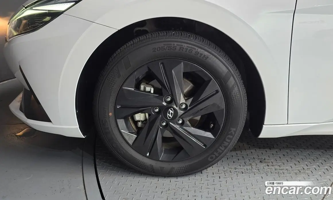 Hyundai Avante 2023 1.6 автомат (гидро), фото 5