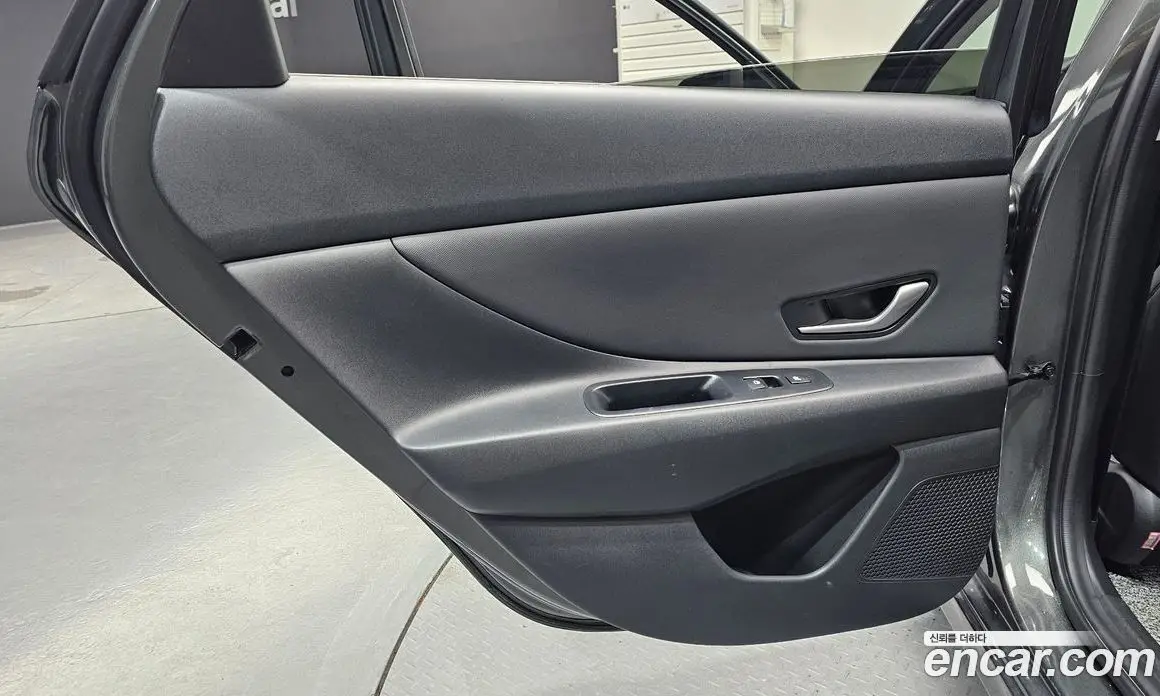 Hyundai Avante 2023 1.6 автомат (гидро), фото 15