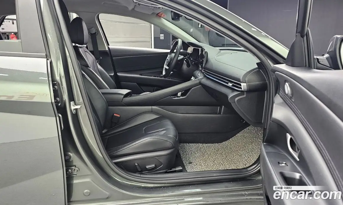 Hyundai Avante 2023 1.6 автомат (гидро), фото 17