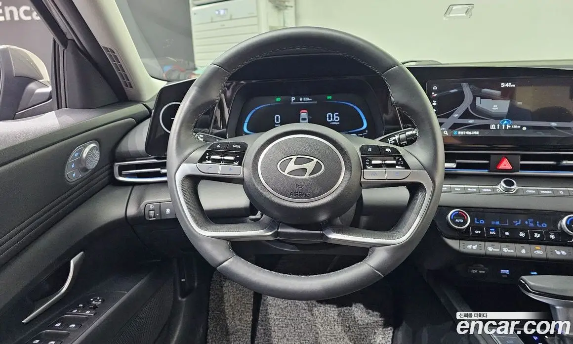 Hyundai Avante 2023 1.6 автомат (гидро), фото 19