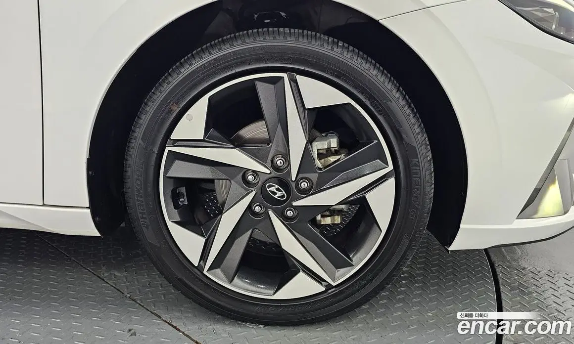 Hyundai Avante 2023 1.6 автомат (гидро), фото 5