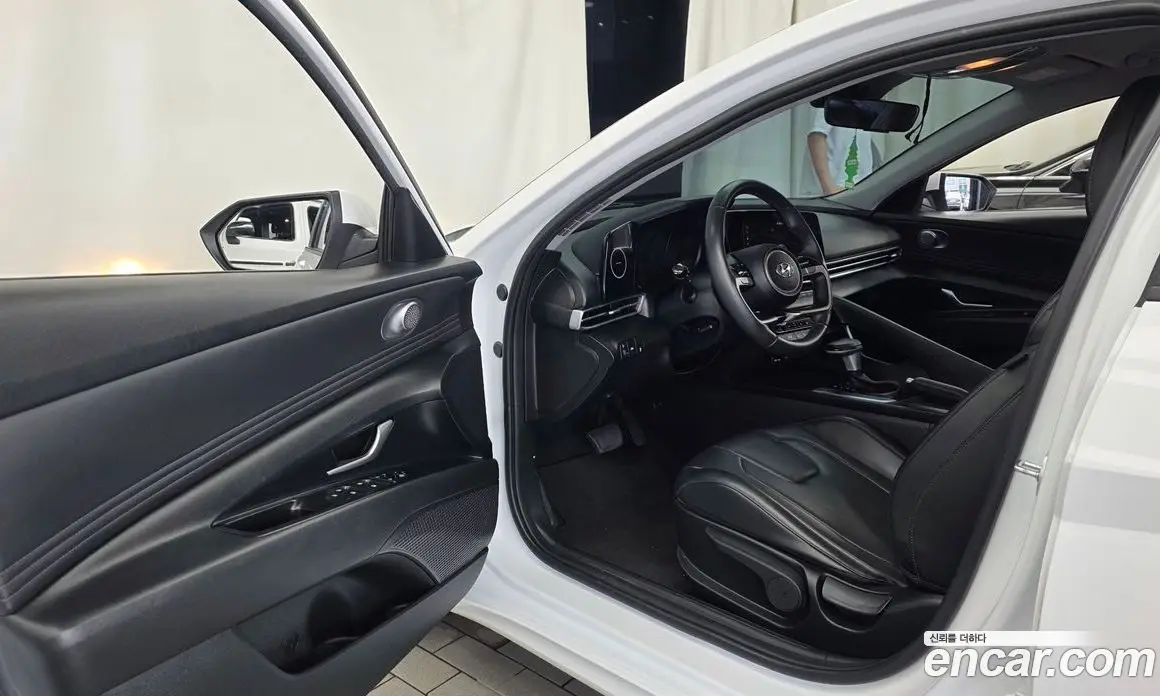 Hyundai Avante 2023 1.6 автомат (гидро), фото 13