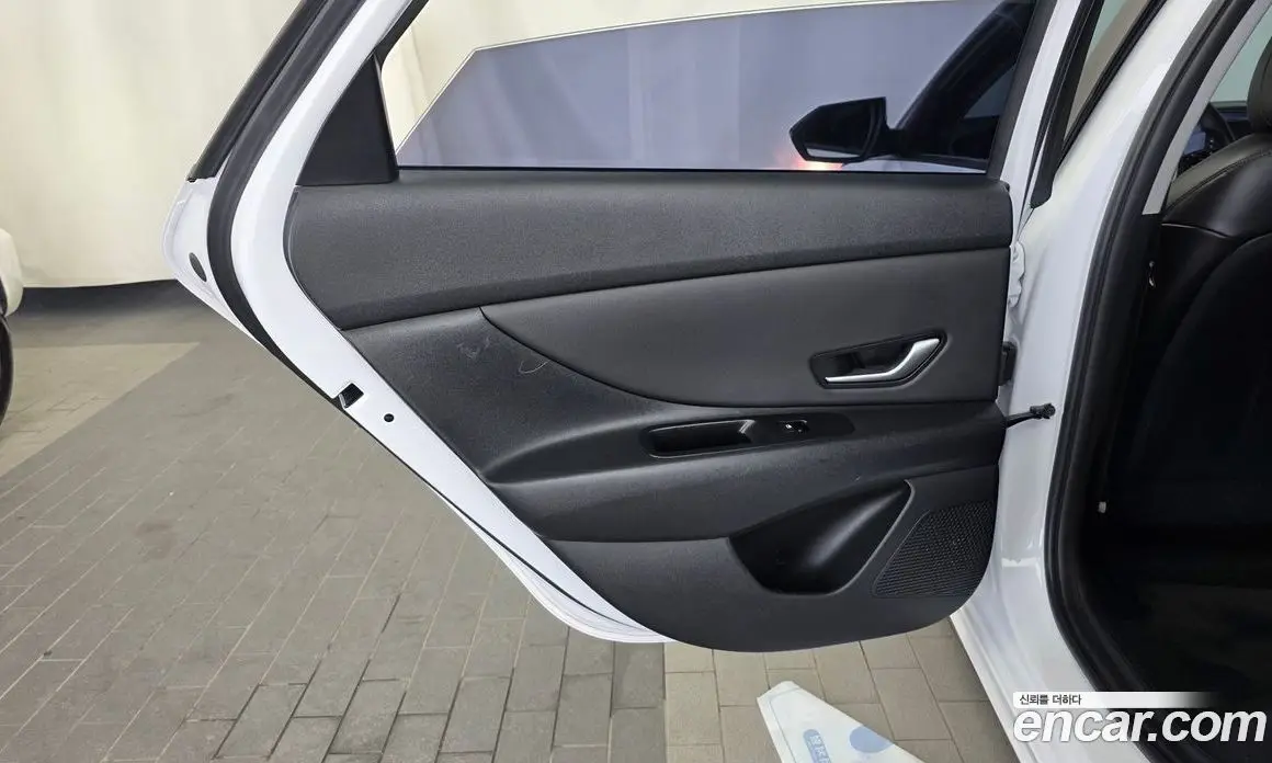 Hyundai Avante 2023 1.6 автомат (гидро), фото 15