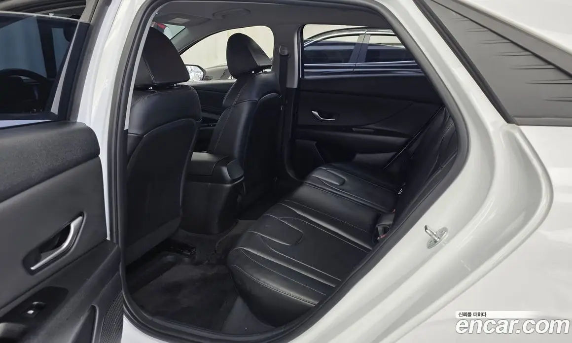 Hyundai Avante 2023 1.6 автомат (гидро), фото 16