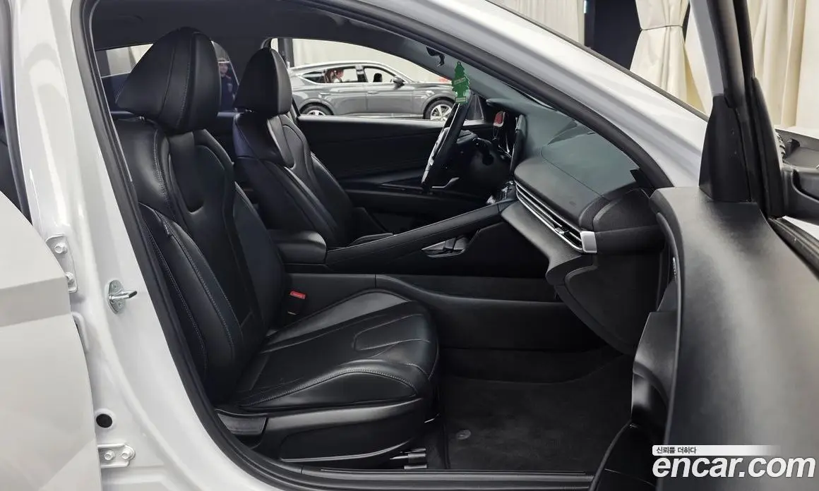 Hyundai Avante 2023 1.6 автомат (гидро), фото 17