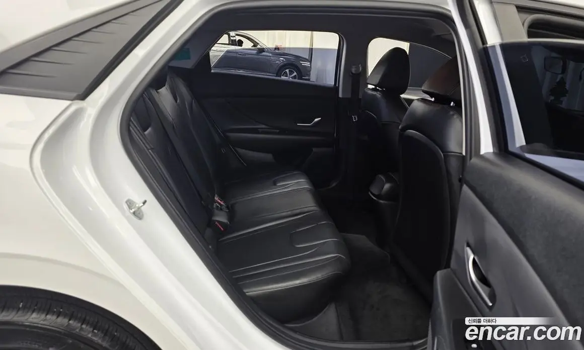 Hyundai Avante 2023 1.6 автомат (гидро), фото 18