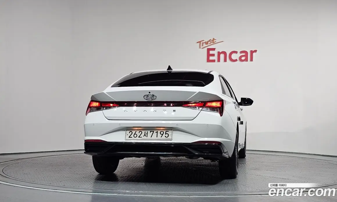 Hyundai Avante 2023 1.6 автомат (гидро), фото 4
