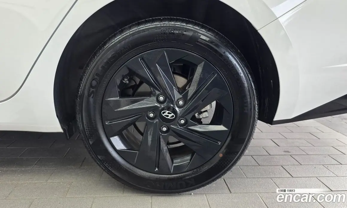 Hyundai Avante 2023 1.6 автомат (гидро), фото 7