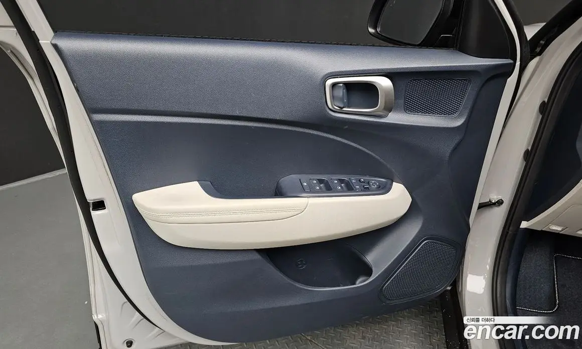 Hyundai Venue 2024 1.6 автомат (гидро), фото 14