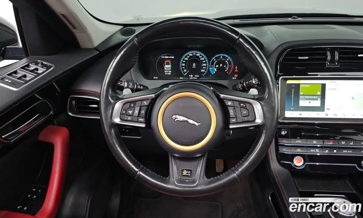 Jaguar F-Pace 2018 2.0 автомат (гидро), фото 12