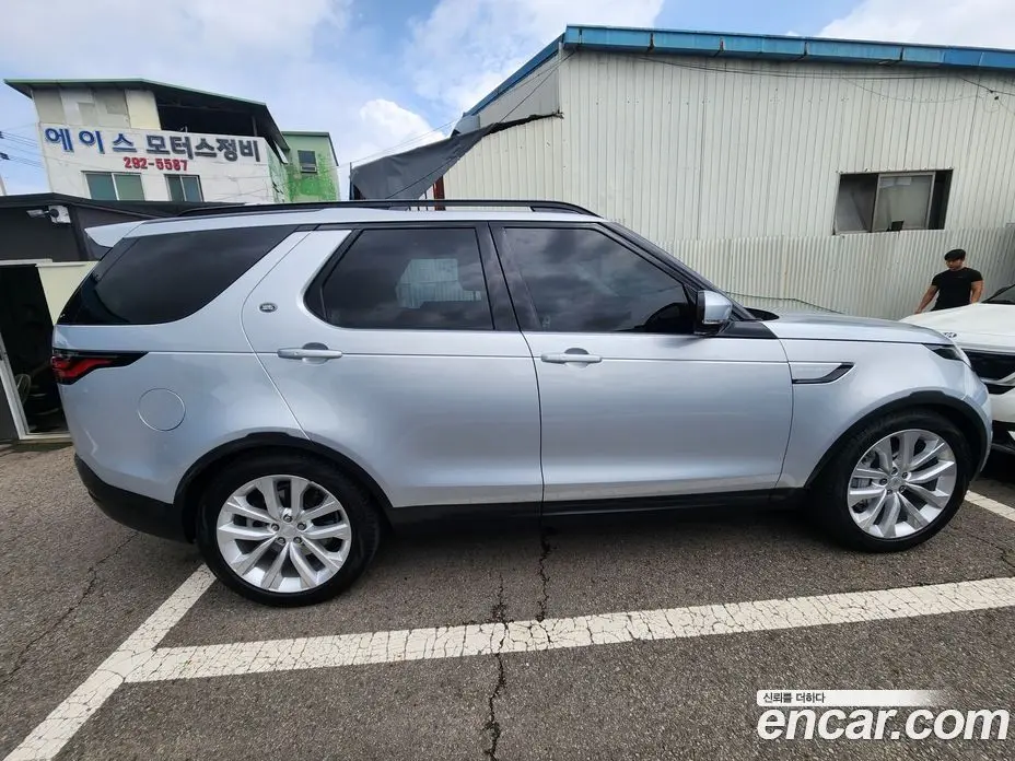 Land Rover Discovery 2023 2.0 автомат (гидро), фото 4