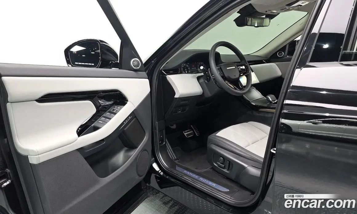 Land Rover Range Rover Evoque 2025 2.0 автомат (гидро), фото 13