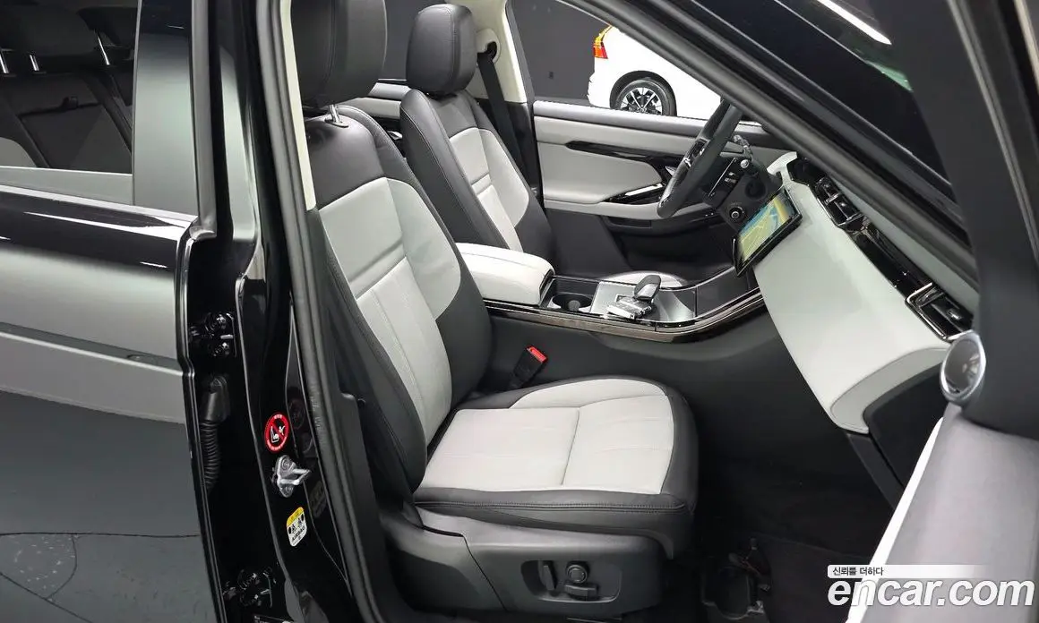 Land Rover Range Rover Evoque 2025 2.0 автомат (гидро), фото 17