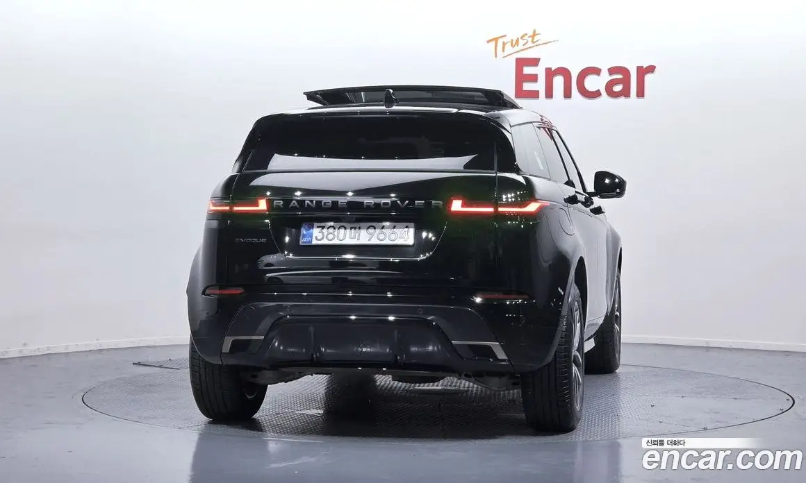 Land Rover Range Rover Evoque 2025 2.0 автомат (гидро), фото 4