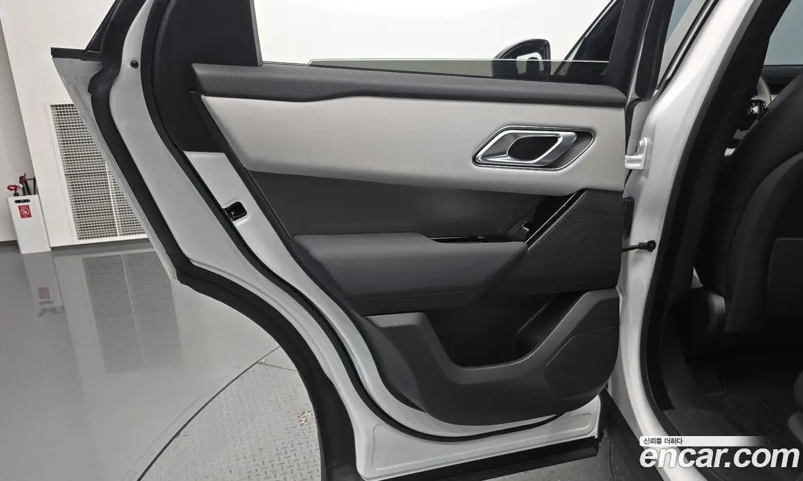 Land Rover Range Rover Velar 2024 2.0 автомат (гидро), фото 14