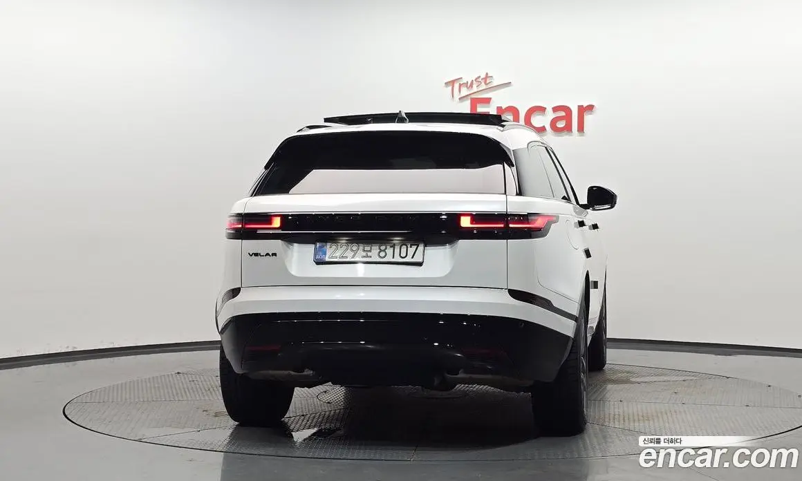Land Rover Range Rover Velar 2024 2.0 автомат (гидро), фото 3