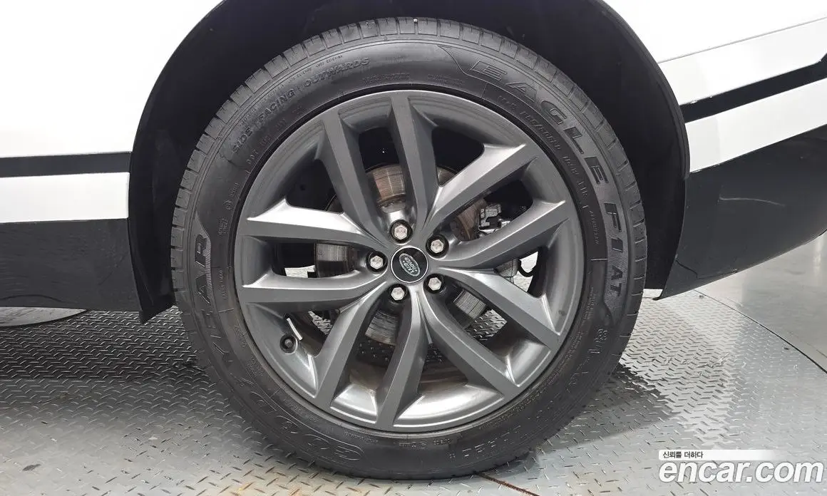 Land Rover Range Rover Velar 2024 2.0 автомат (гидро), фото 6