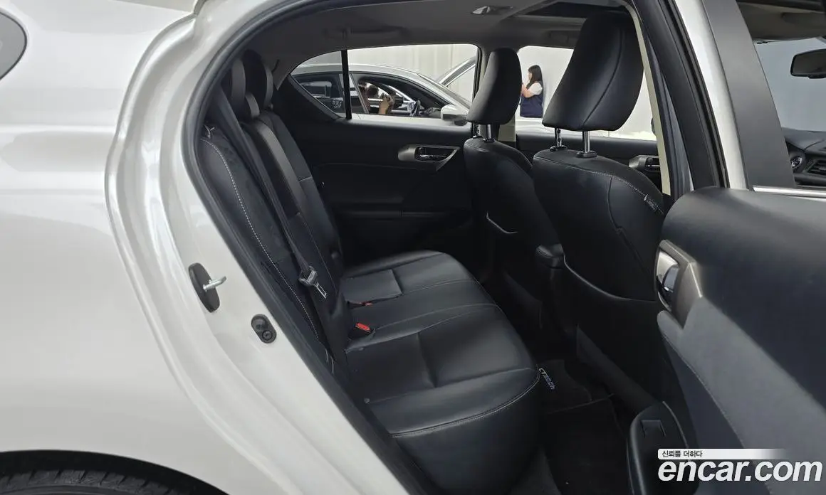 Lexus CT200h 2018 1.8 автомат (гидро), фото 12