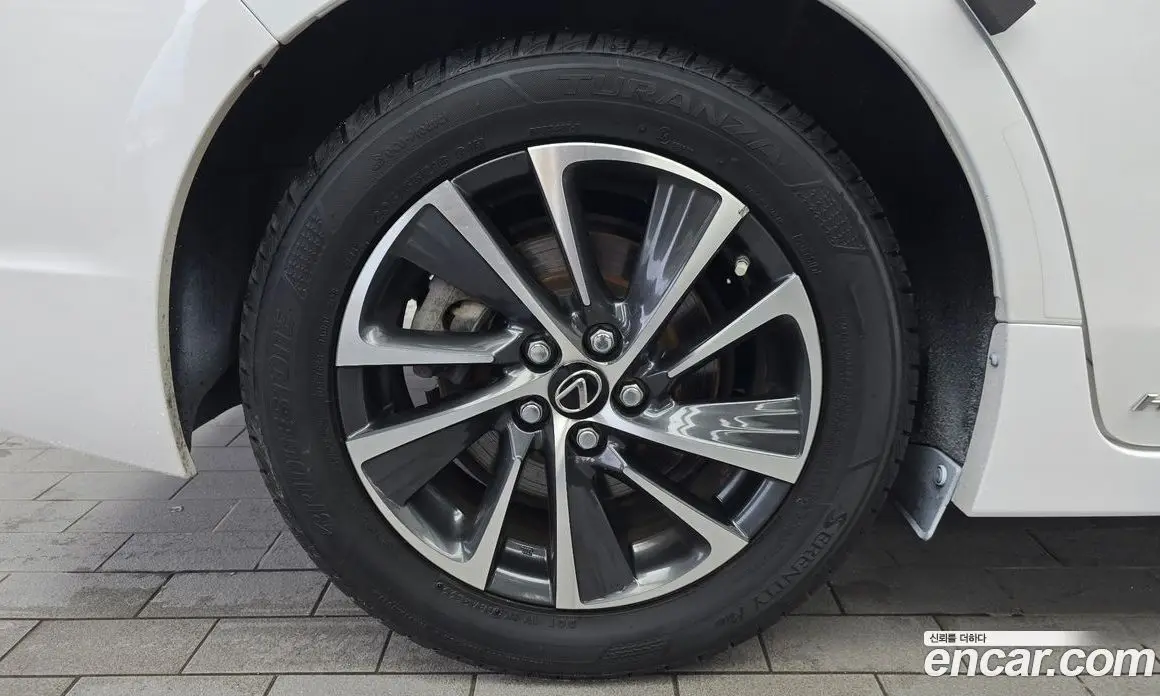 Lexus CT200h 2018 1.8 автомат (гидро), фото 5