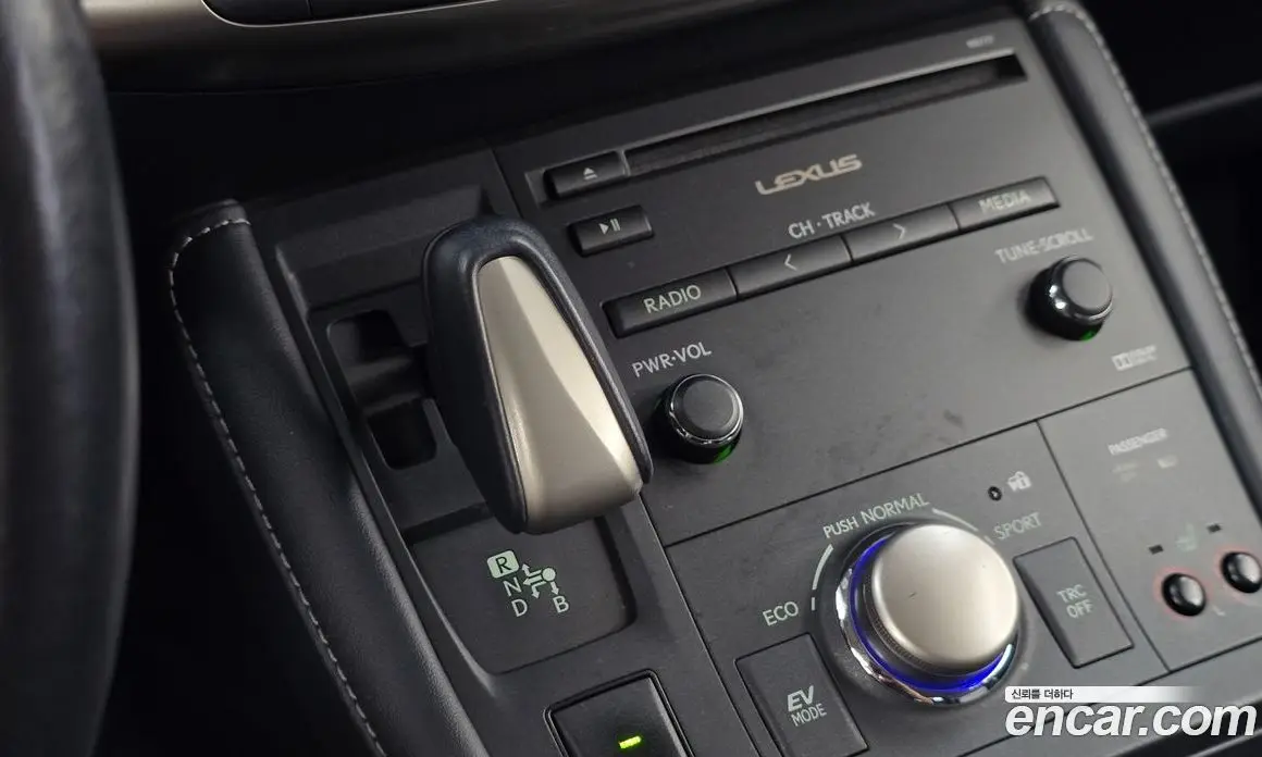 Lexus CT200h 2018 1.8 автомат (гидро), фото 9