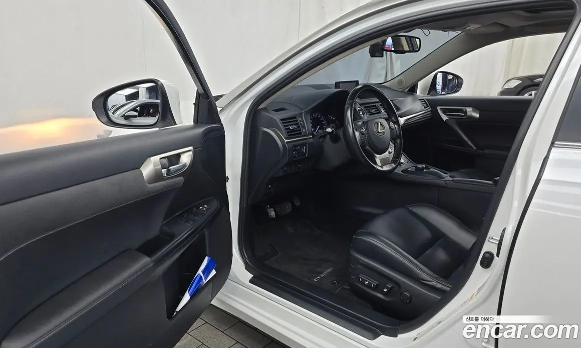 Lexus CT200h 2018 1.8 автомат (гидро), фото 10