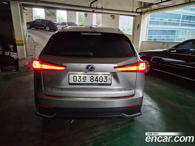 Lexus NX 2018 2.5 автомат (гидро), миниатюра 4