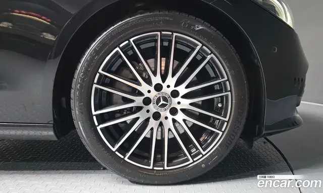 Mercedes-Benz C-Class 2023 2.0 автомат (гидро), миниатюра 7