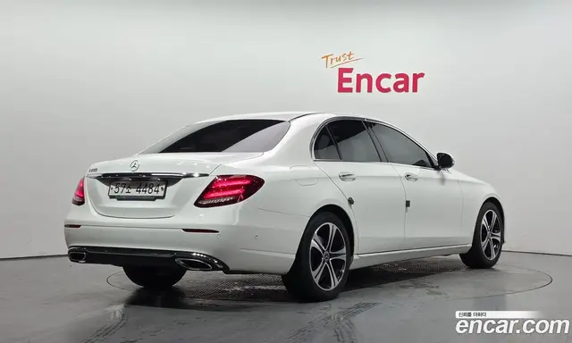 Mercedes-Benz E-Class 2017 2.0 автомат (гидро), миниатюра 2