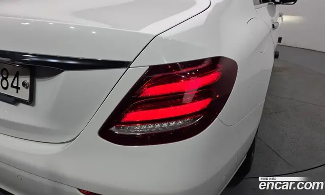 Mercedes-Benz E-Class 2017 2.0 автомат (гидро), миниатюра 9