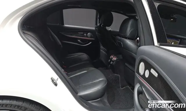 Mercedes-Benz E-Class 2019 4.0 автомат (гидро), миниатюра 12