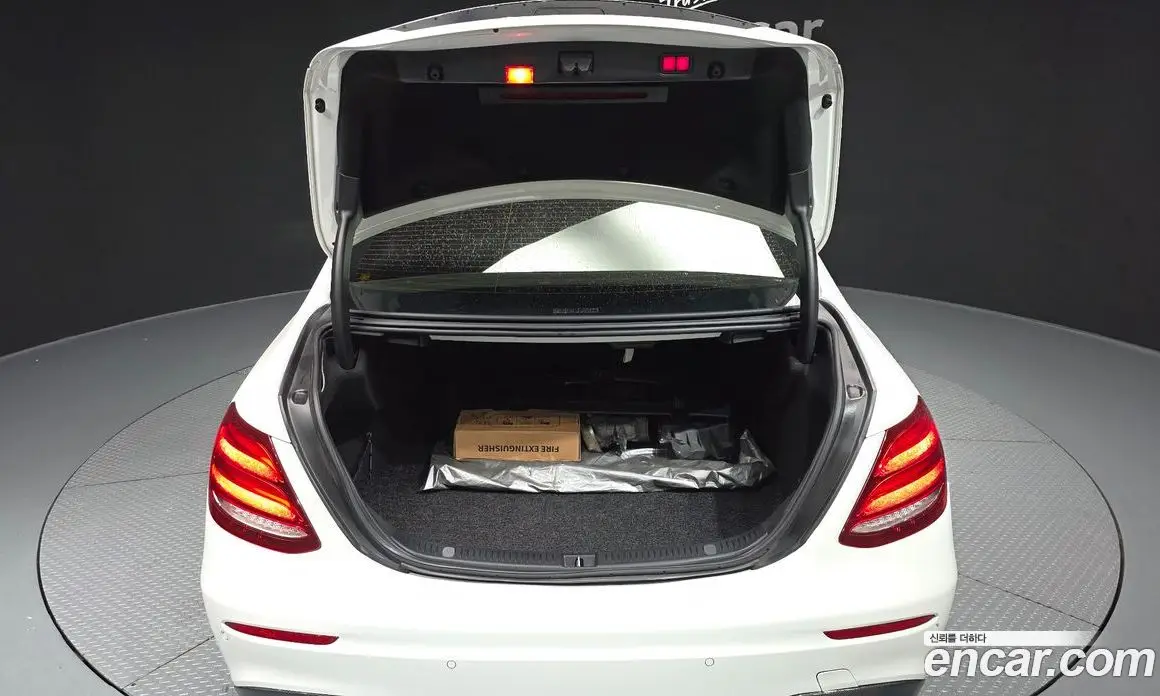Mercedes-Benz E-Class 2019 4.0 автомат (гидро), фото 20