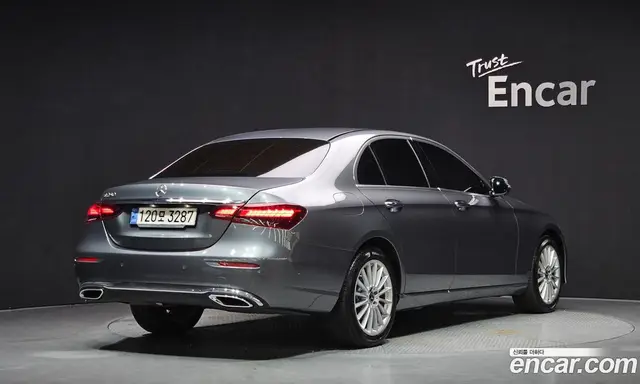 Mercedes-Benz E-Class 2022 2.0 автомат (гидро), миниатюра 1