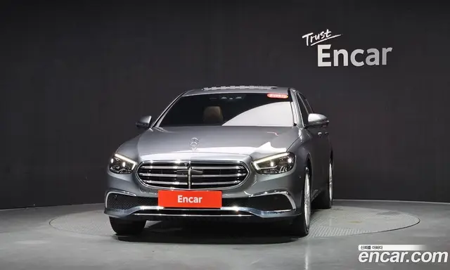 Mercedes-Benz E-Class 2022 2.0 автомат (гидро), миниатюра 2