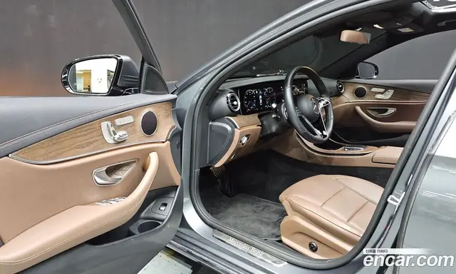 Mercedes-Benz E-Class 2022 2.0 автомат (гидро), миниатюра 12